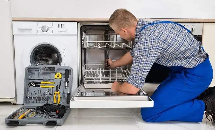 Bala Gaggenau servisi teknisyen ekibi beyaz eşya tamiri yaparken
